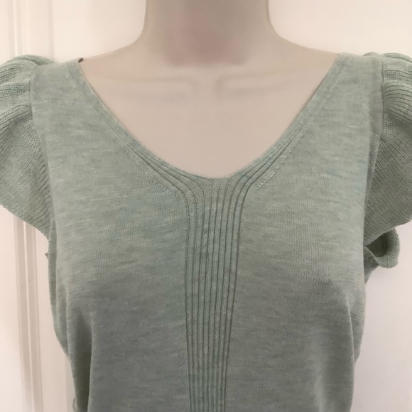 NWOT Lily White Short Flutter Sleeves Knit Sweater Size Small - Picture 2 of 8